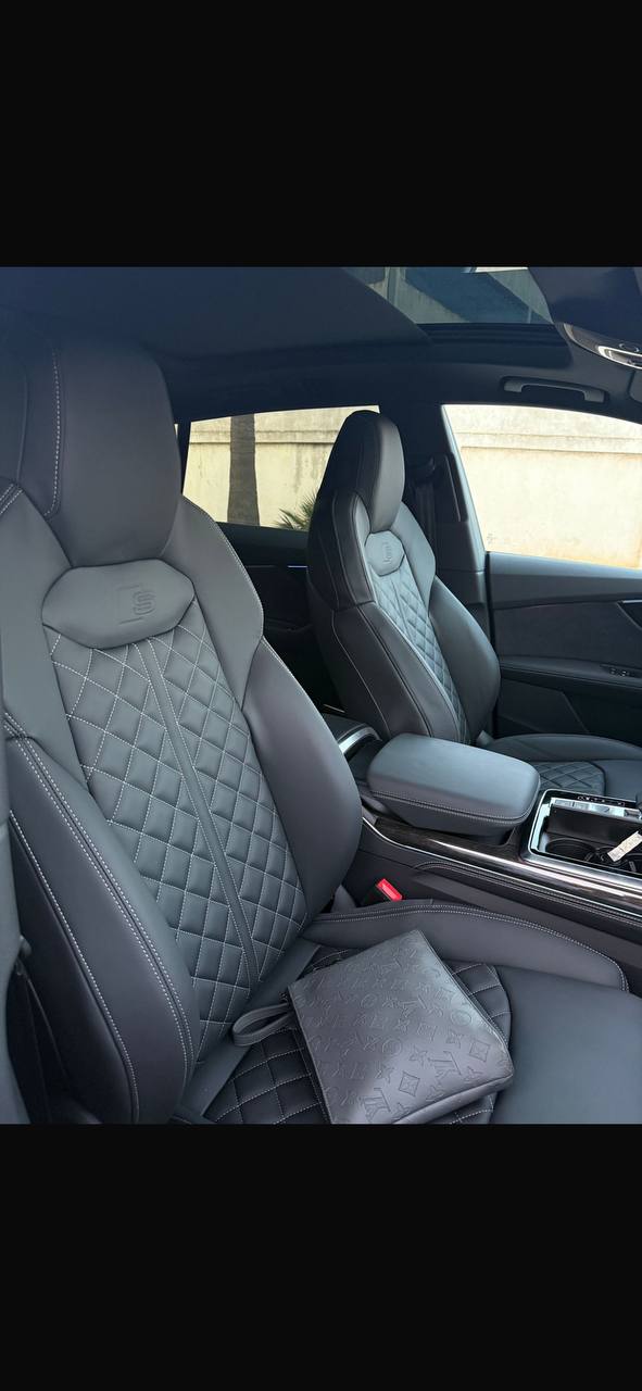Audi Q8 side view