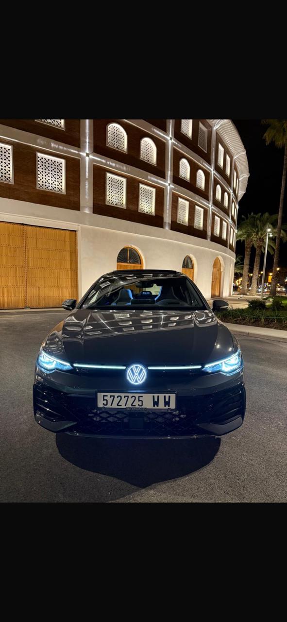 Volkswagen Golf 8 side view